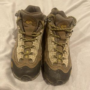 Oboz women hiking boots fits women 7.5